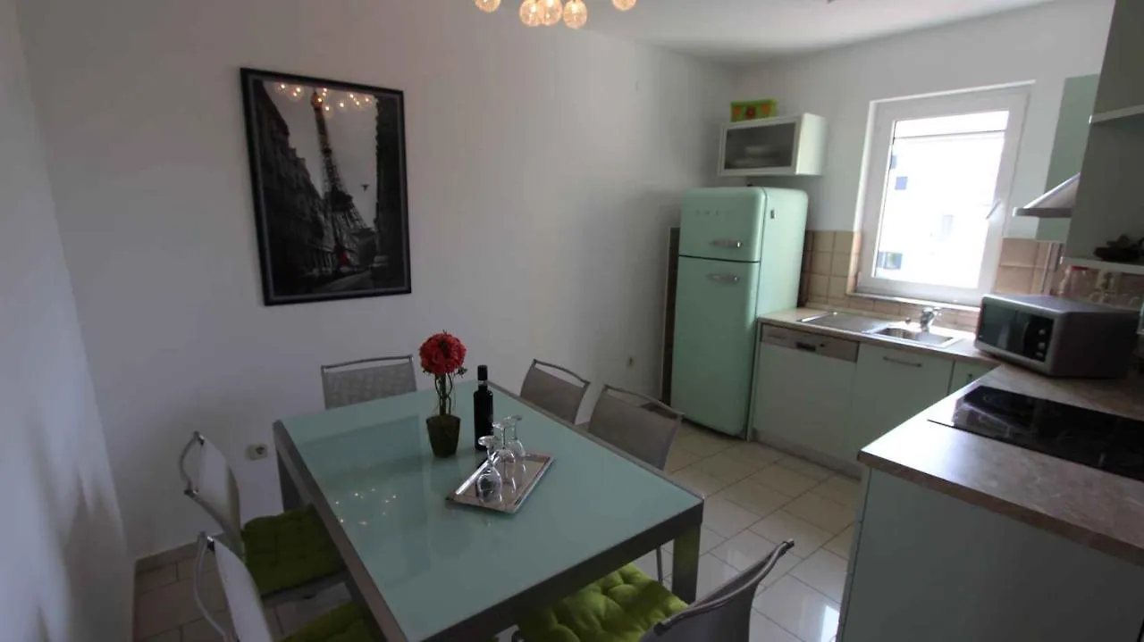 Apartment In Malinska/Insel Krk 35462  말린스카
